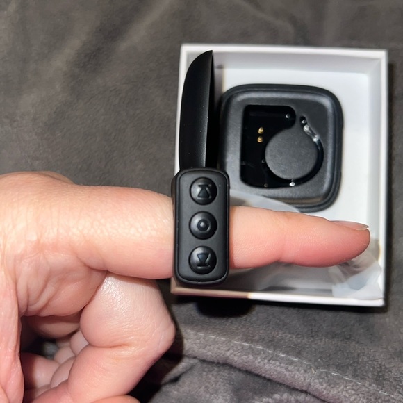 NIB 2-in-1 Remote Scroller Ring with Phone Holder - Picture 5 of 14